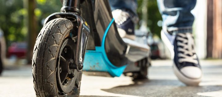 Electric scooter front wheel and tire